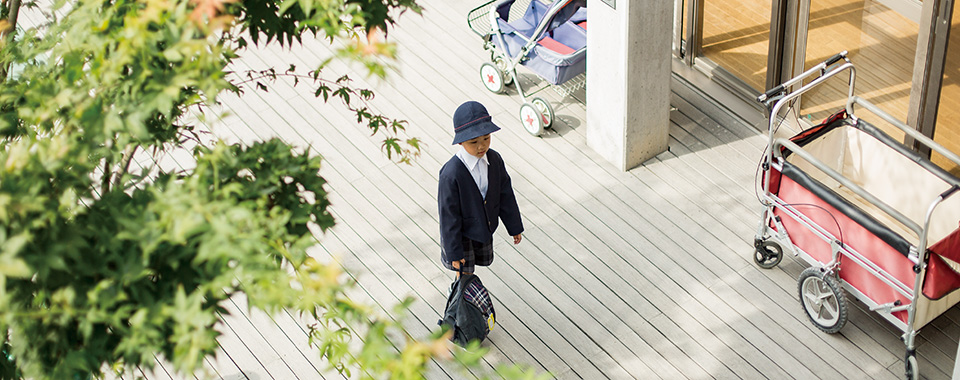 群馬県伊勢崎市にある茂呂こども園。子どもの安全と安心を最優先とし、生きる力の基礎を培うよう、子どもの成長と個性に応じた多様性のある教育及び保育を提供します。